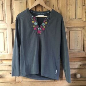 Maloja Medium‎ Longsleeve Gray Embroidered Blouse